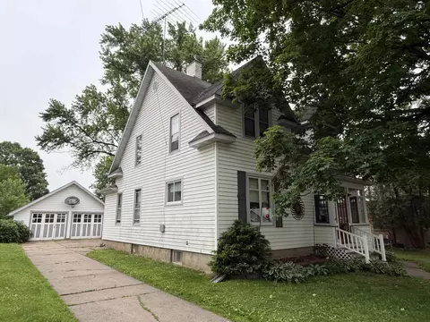 102 N Clinton Ave, Clintonville, WI 54929