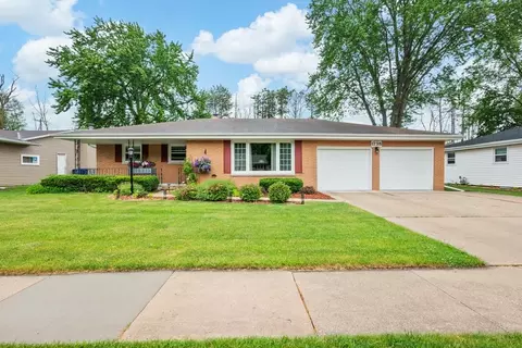 1738 Debra Ln, Green Bay, WI 54302