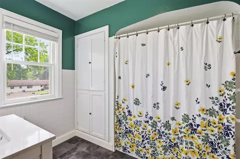 Bath - 821 S Weimar St, Appleton, WI 54915 photo 2 of 3