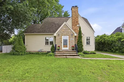 Exterior - 821 S Weimar St, Appleton, WI 54915 photo 2 of 9