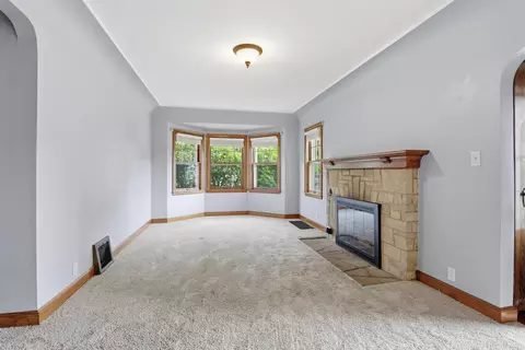 Living - 821 S Weimar St, Appleton, WI 54915 photo 1 of 4