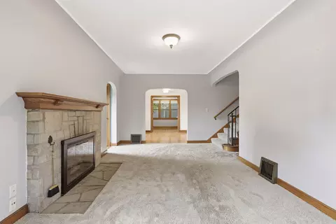 Living - 821 S Weimar St, Appleton, WI 54915 photo 3 of 4