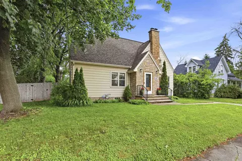 Exterior - 821 S Weimar St, Appleton, WI 54915 photo 3 of 9