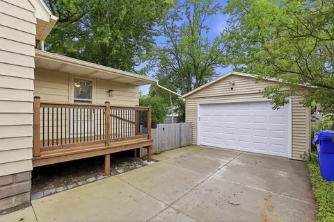 Exterior - 821 S Weimar St, Appleton, WI 54915 photo 4 of 9