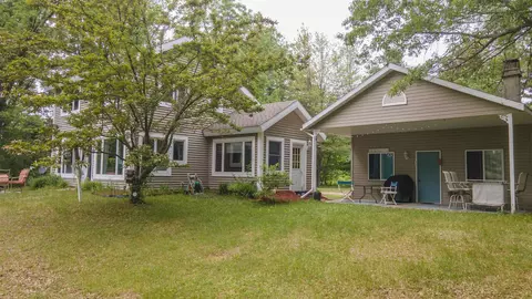 e1829 Hoffman Lane, Iola, WI 54945