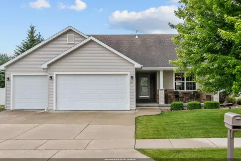 1578 Lone Oak Dr, Neenah, WI 54956