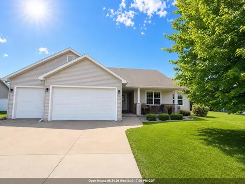 1578 Lone Oak Dr, Neenah, WI 54956