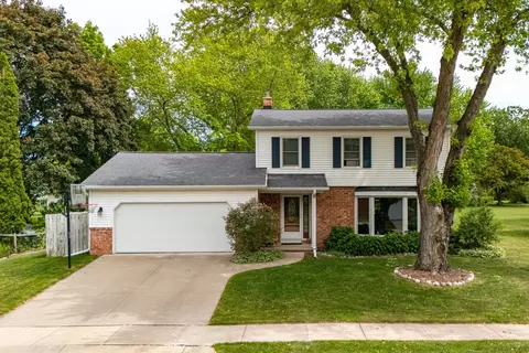 1710 Arlington Dr, Oshkosh, WI 54904