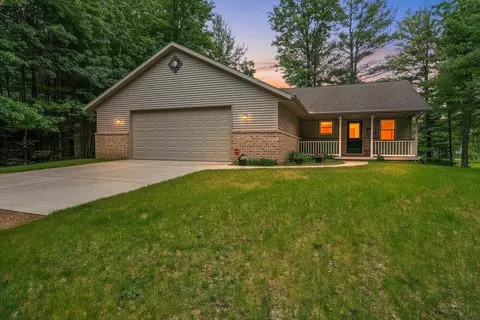 12055 Up North Ln, Crivitz, WI 54114