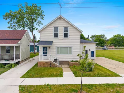 2528 Taylor St, Marinette, WI 54143