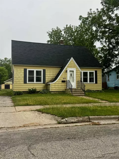 832 Jackson St, Marinette, WI 54143