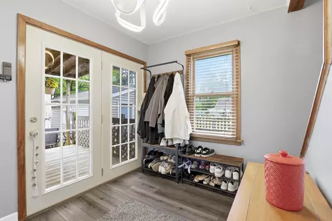 Entry Way - 709 E Goodall St, Appleton, WI 54915 photo 5 of 6