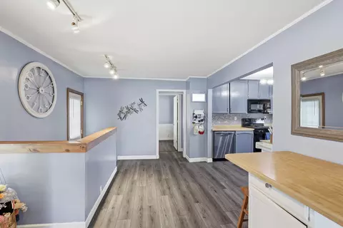 Entry Way - 709 E Goodall St, Appleton, WI 54915 photo 1 of 6
