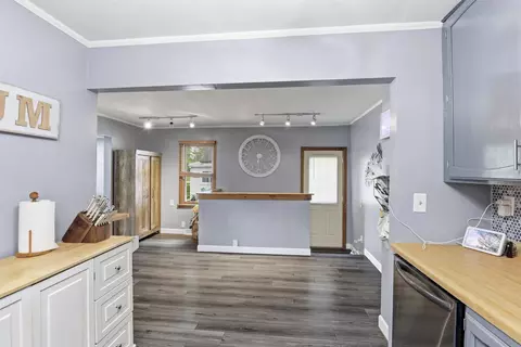 Entry Way - 709 E Goodall St, Appleton, WI 54915 photo 4 of 6