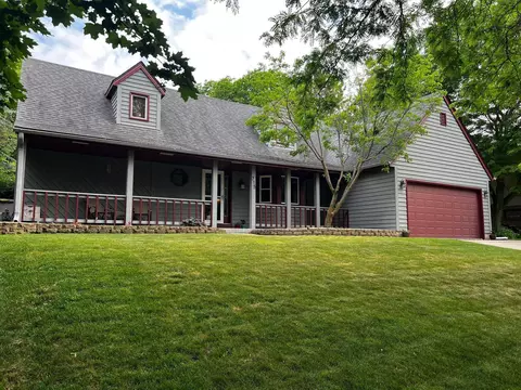 715 Hawthorn Dr, West Bend, WI 53095