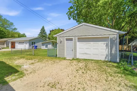 Exterior - 1014 W Kamps Ave, Appleton, WI 54914 photo 5 of 12
