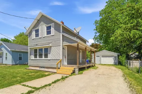 1014 W Kamps Ave, Appleton, WI 54914