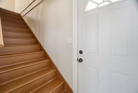 Entry Way - 1014 W Kamps Ave, Appleton, WI 54914 photo 1 of 7