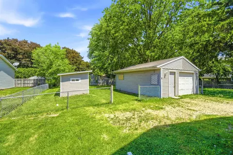 Exterior - 1014 W Kamps Ave, Appleton, WI 54914 photo 8 of 12