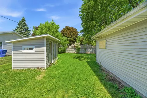 Exterior - 1014 W Kamps Ave, Appleton, WI 54914 photo 6 of 12