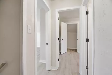 Entry Way - 1014 W Kamps Ave, Appleton, WI 54914 photo 5 of 7