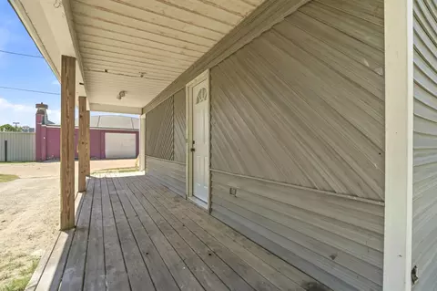Exterior - 1014 W Kamps Ave, Appleton, WI 54914 photo 3 of 12