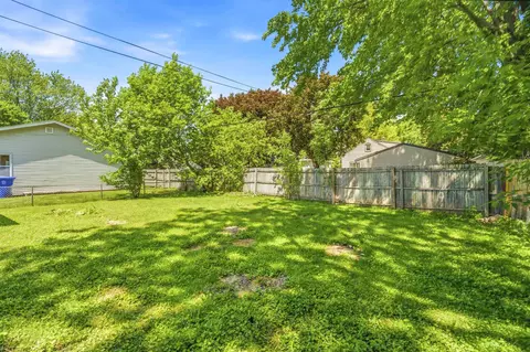Exterior - 1014 W Kamps Ave, Appleton, WI 54914 photo 11 of 12