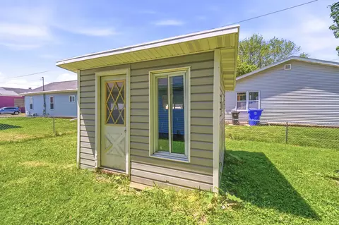 Exterior - 1014 W Kamps Ave, Appleton, WI 54914 photo 7 of 12