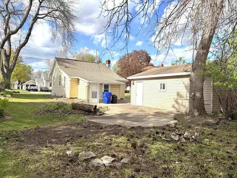 Exterior - 829 W Grant St, Appleton, WI 54914 photo 2 of 4