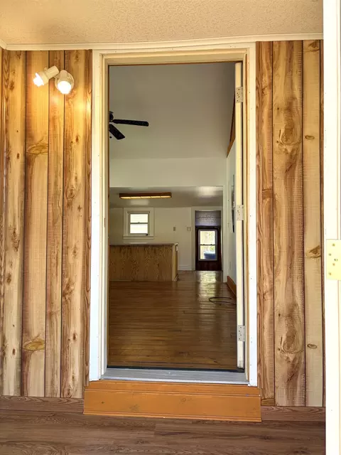 Entry Way - 829 W Grant St, Appleton, WI 54914 photo 1 of 2