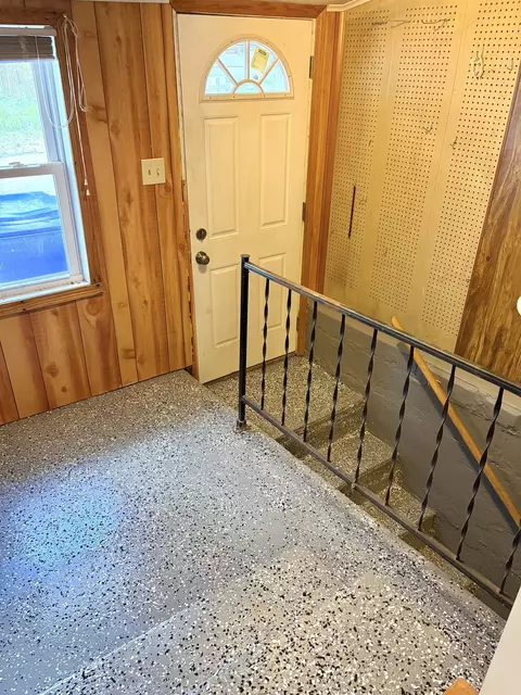 Entry Way - 829 W Grant St, Appleton, WI 54914 photo 2 of 2