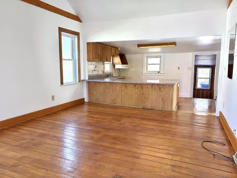 Living - 829 W Grant St, Appleton, WI 54914 photo 1 of 2