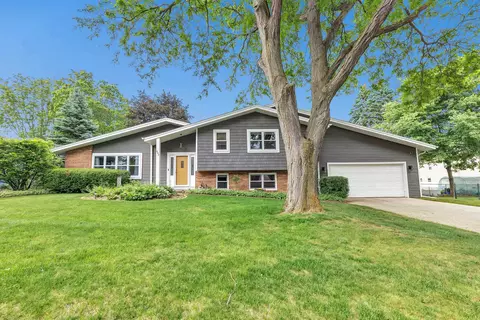 495 Edelweiss Dr, Green Bay, WI 54302