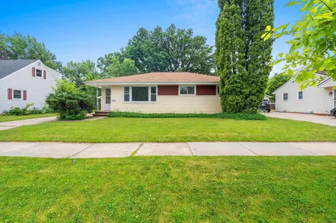 Exterior - 637 E Wilson Ave, Appleton, WI 54915 photo 6 of 10