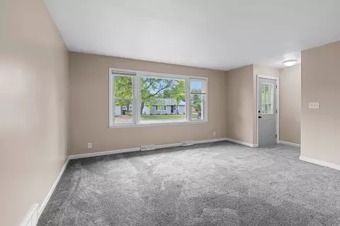 Living - 637 E Wilson Ave, Appleton, WI 54915 photo 2 of 3