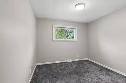 Bedroom - 637 E Wilson Ave, Appleton, WI 54915 photo 4 of 6
