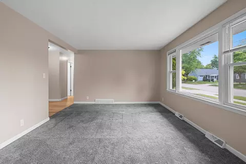 Living - 637 E Wilson Ave, Appleton, WI 54915 photo 1 of 3