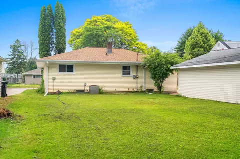 Exterior - 637 E Wilson Ave, Appleton, WI 54915 photo 7 of 10