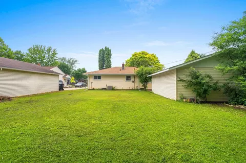 Exterior - 637 E Wilson Ave, Appleton, WI 54915 photo 2 of 10