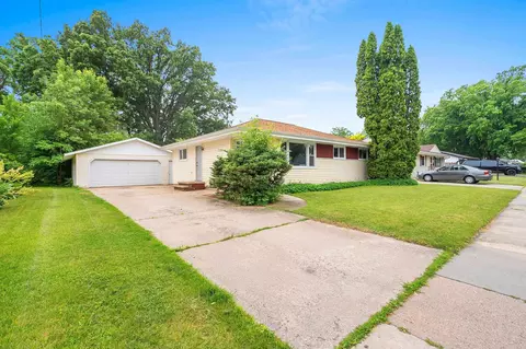 Exterior - 637 E Wilson Ave, Appleton, WI 54915 photo 8 of 10