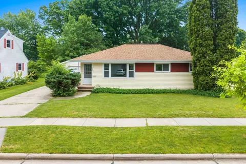 Exterior - 637 E Wilson Ave, Appleton, WI 54915 photo 3 of 10