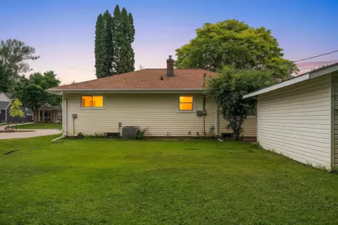 Exterior - 637 E Wilson Ave, Appleton, WI 54915 photo 5 of 10