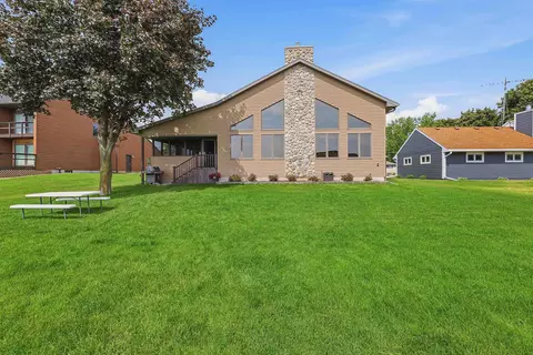 6322 Black Wolf Point Rd, Oshkosh, WI 54902