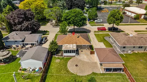View/Area - 2700 N Lillian Ct, Appleton, WI 54911 photo 3 of 10
