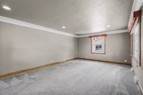 Living - 2700 N Lillian Ct, Appleton, WI 54911 photo 1 of 5