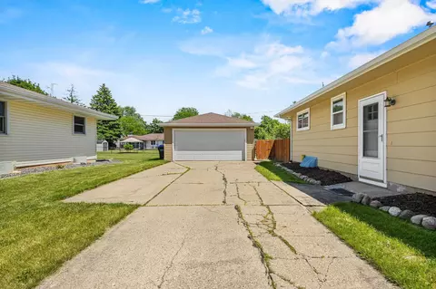 Exterior - 2700 N Lillian Ct, Appleton, WI 54911 photo 8 of 12
