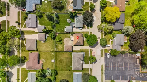 View/Area - 2700 N Lillian Ct, Appleton, WI 54911 photo 6 of 10