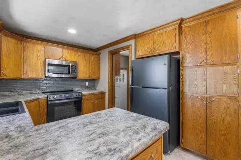 Kitchen - 2700 N Lillian Ct, Appleton, WI 54911 photo 5 of 5