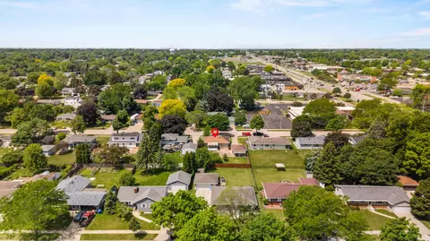 View/Area - 2700 N Lillian Ct, Appleton, WI 54911 photo 7 of 10