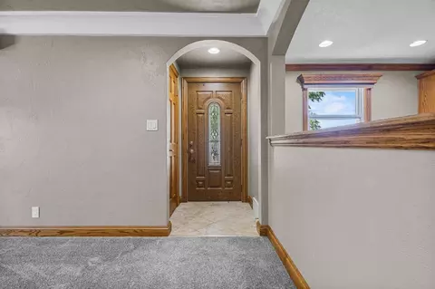 Entry Way - 2700 N Lillian Ct, Appleton, WI 54911 photo 2 of 4